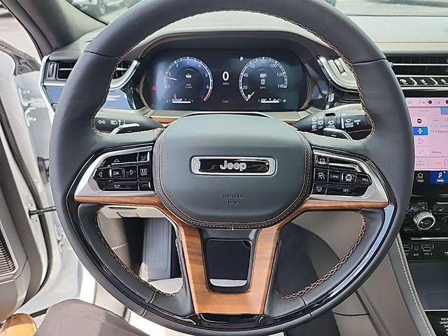 Photo of 2025 Bright White Clear-Coat Exterior Paint Jeep Grand Cherokee