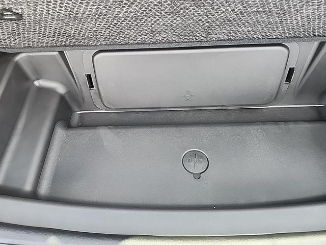 Photo of 2025 Baltic Gray Metallic Clear-Coat Exterior Paint Jeep Grand Cherokee