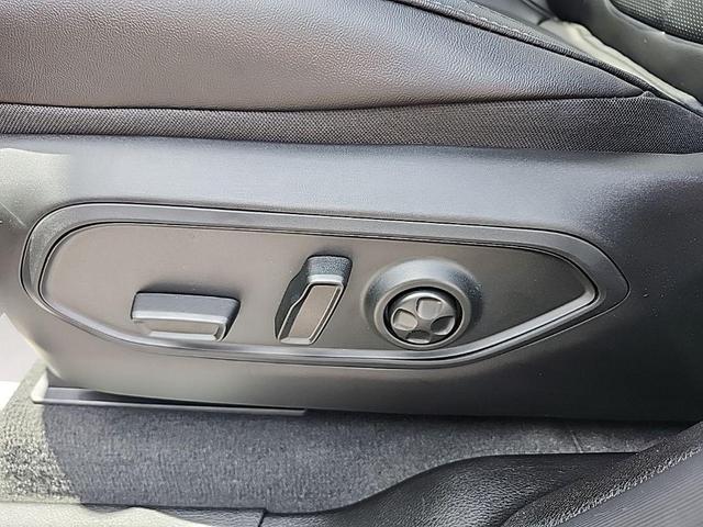 Photo of 2025 Baltic Gray Metallic Clear-Coat Exterior Paint Jeep Grand Cherokee