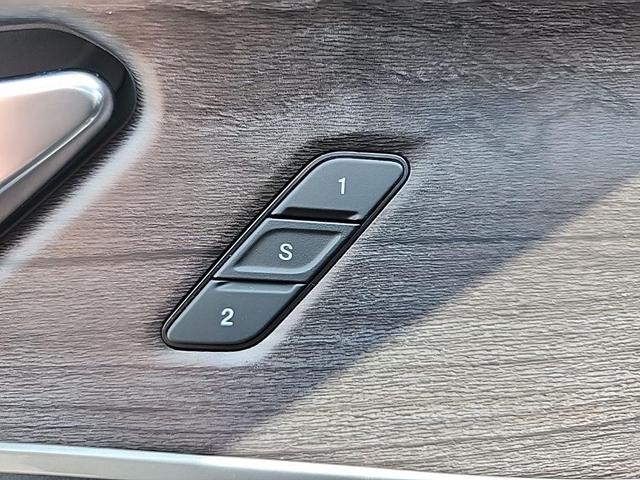 Photo of 2025 Baltic Gray Metallic Clear-Coat Exterior Paint Jeep Grand Cherokee