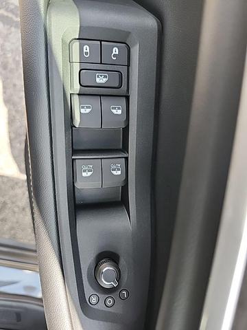 Photo of 2025 Baltic Gray Metallic Clear-Coat Exterior Paint Jeep Grand Cherokee