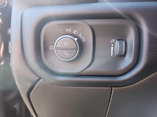 Photo of 2024 Diamond Black Crystal Pearlcoat RAM 2500