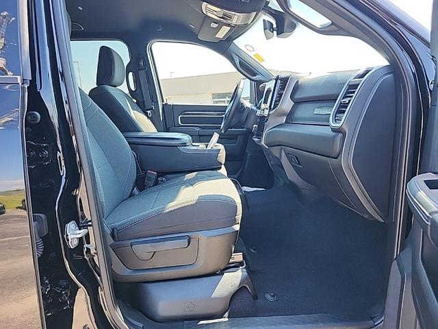 Photo of 2024 Diamond Black Crystal Pearlcoat RAM 2500