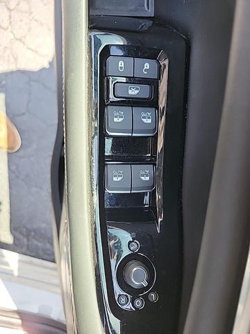 Photo of 2023 Bright White Clearcoat Jeep Grand Cherokee