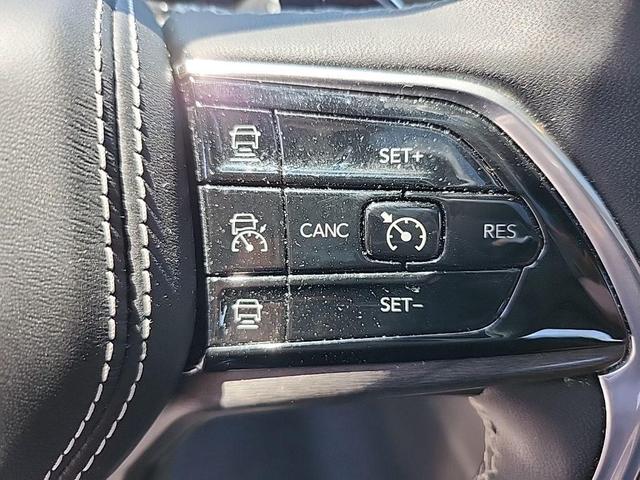 Photo of 2023 Bright White Clearcoat Jeep Grand Cherokee