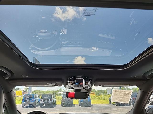 Photo of 2023 Bright White Clearcoat Jeep Grand Cherokee