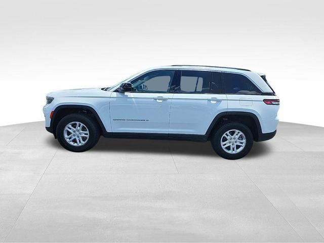 Photo of 2023 Bright White Clearcoat Jeep Grand Cherokee