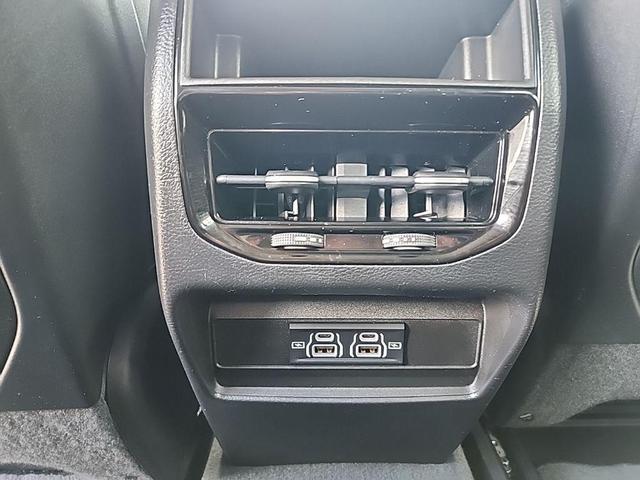 Photo of 2023 Bright White Clearcoat Jeep Grand Cherokee