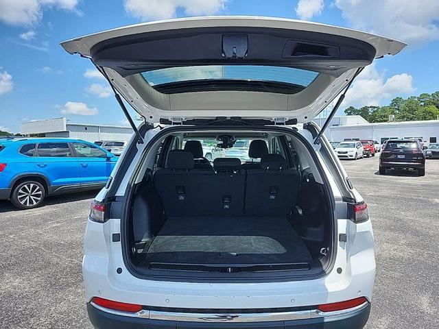 Photo of 2023 Bright White Clearcoat Jeep Grand Cherokee