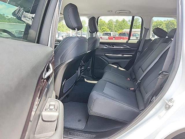 Photo of 2023 Bright White Clearcoat Jeep Grand Cherokee
