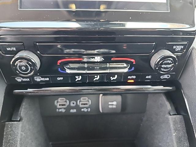 Photo of 2023 Bright White Clearcoat Jeep Grand Cherokee