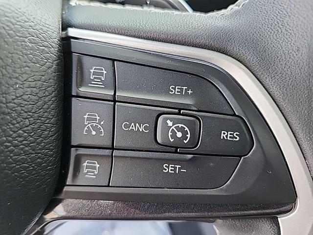Photo of 2023 Bright White Clearcoat Jeep Grand Cherokee