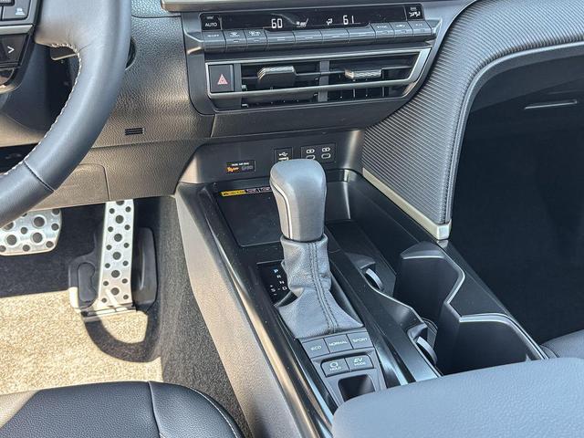 Photo of 2025 01l5 Toyota Camry