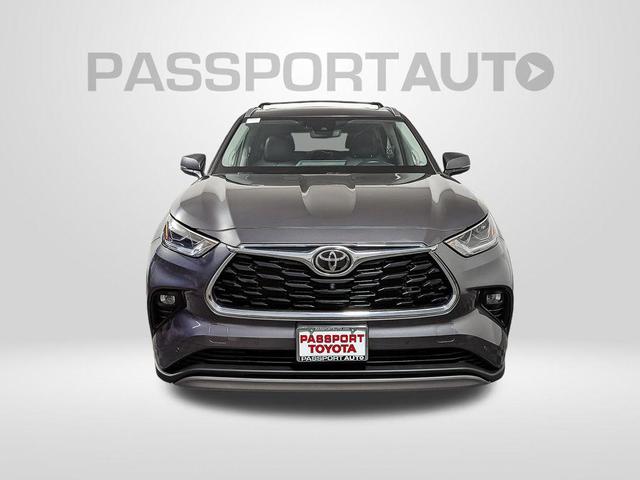 Photo of 2022 Magnetic Gray Metallic Toyota Highlander