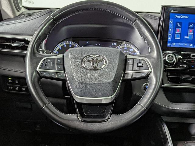 Photo of 2022 Magnetic Gray Metallic Toyota Highlander