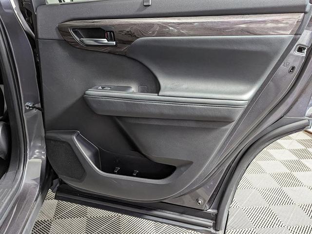 Photo of 2022 Magnetic Gray Metallic Toyota Highlander