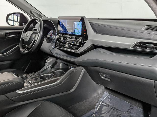 Photo of 2022 Magnetic Gray Metallic Toyota Highlander