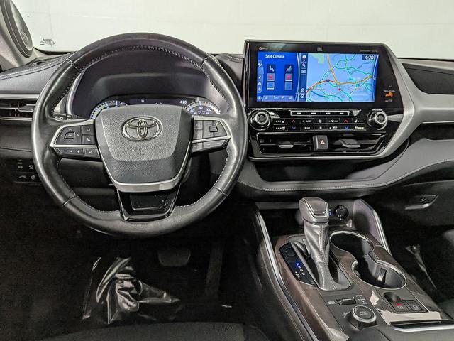 Photo of 2022 Magnetic Gray Metallic Toyota Highlander