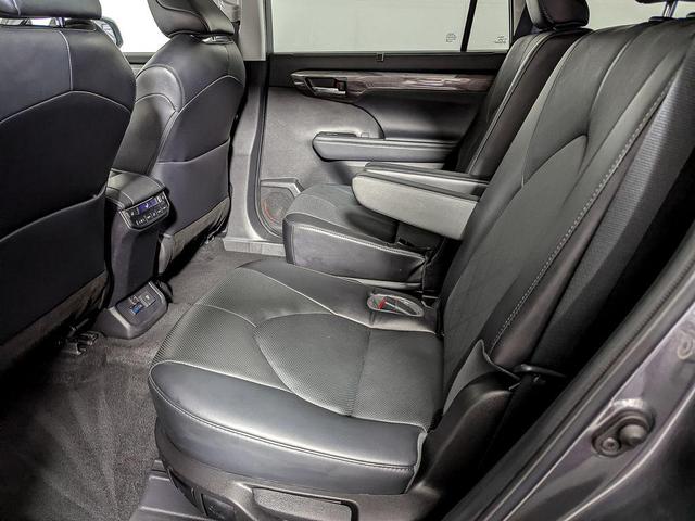 Photo of 2022 Magnetic Gray Metallic Toyota Highlander