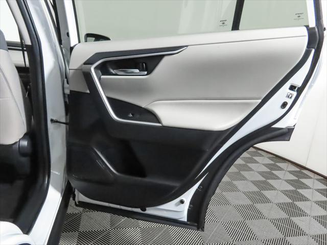 Photo of 2020 Super White Toyota RAV4