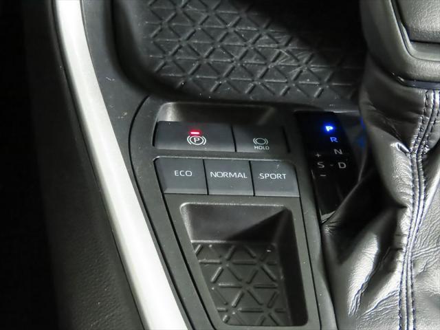 Photo of 2020 Super White Toyota RAV4