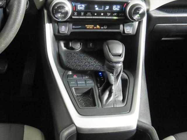 Photo of 2020 Super White Toyota RAV4