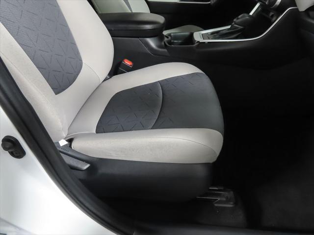Photo of 2020 Super White Toyota RAV4