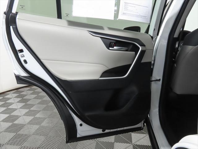 Photo of 2020 Super White Toyota RAV4