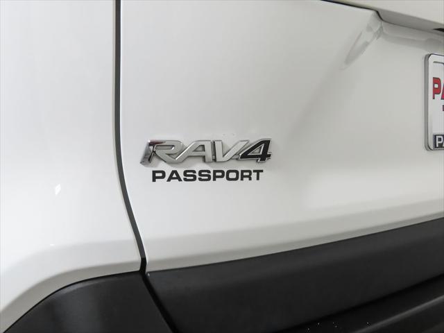 Photo of 2020 Super White Toyota RAV4