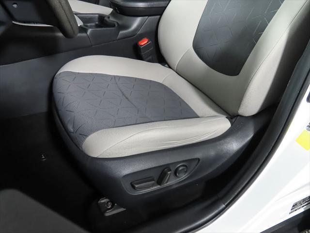 Photo of 2020 Super White Toyota RAV4