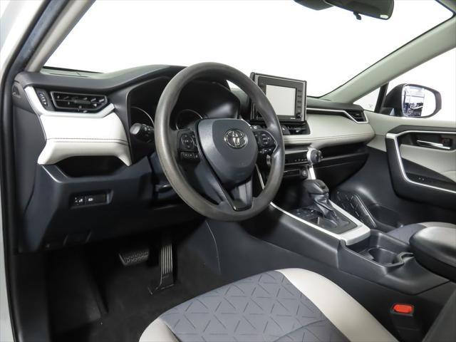 Photo of 2020 Super White Toyota RAV4