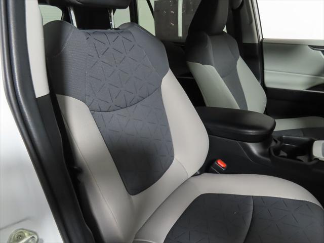Photo of 2020 Super White Toyota RAV4