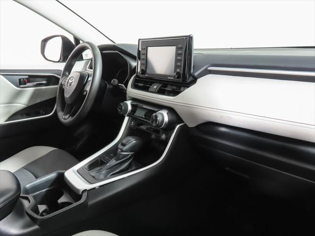 Photo of 2020 Super White Toyota RAV4