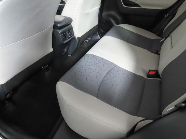 Photo of 2020 Super White Toyota RAV4