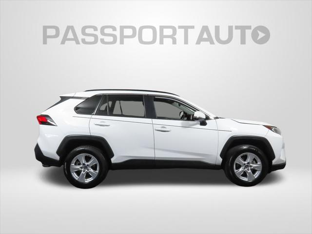 Photo of 2020 Super White Toyota RAV4