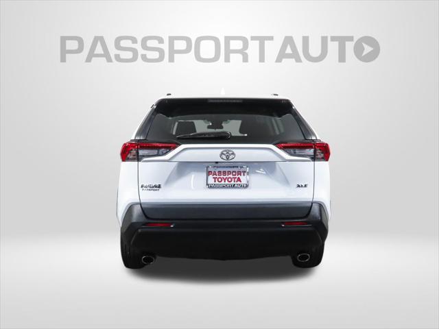 Photo of 2020 Super White Toyota RAV4