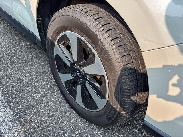 Photo of 2018 Crystal White Pearl Subaru Forester