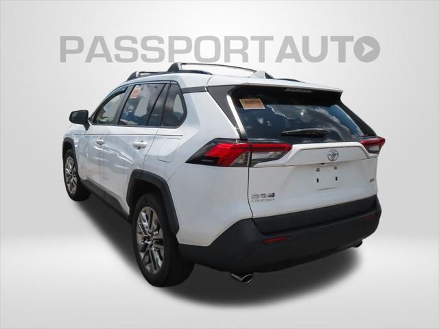 Photo of 2019 Super White Toyota RAV4