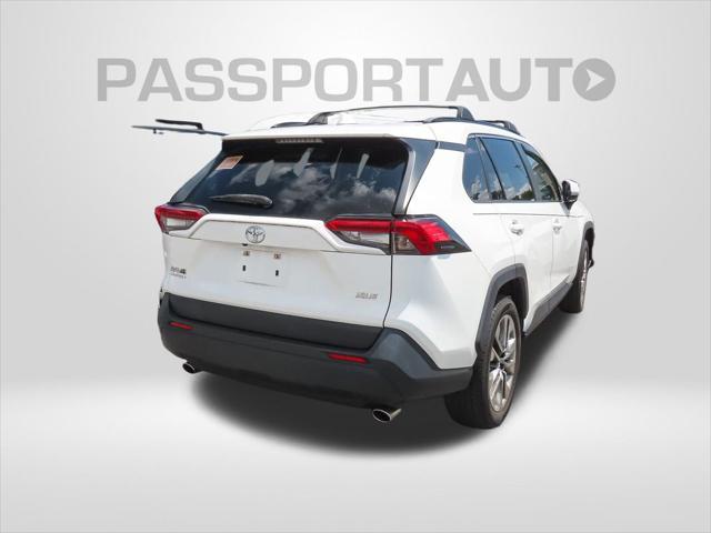 Photo of 2019 Super White Toyota RAV4