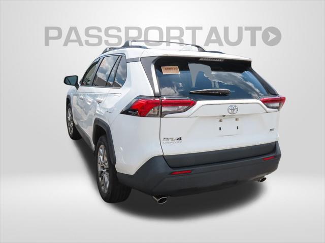 Photo of 2019 Super White Toyota RAV4