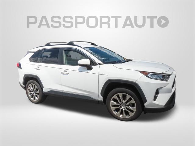 Photo of 2019 Super White Toyota RAV4