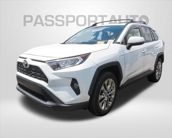 Photo of 2019 Super White Toyota RAV4