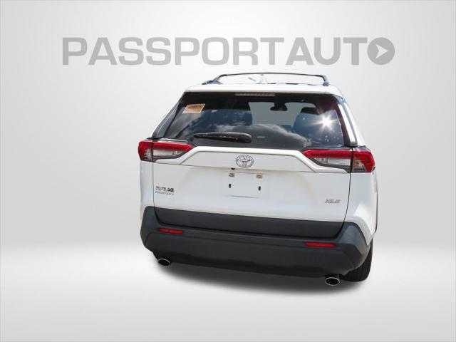 Photo of 2019 Super White Toyota RAV4