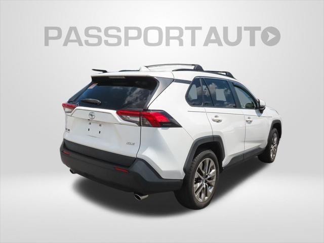 Photo of 2019 Super White Toyota RAV4