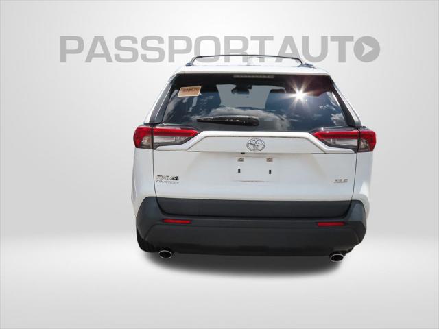 Photo of 2019 Super White Toyota RAV4