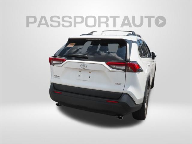 Photo of 2019 Super White Toyota RAV4