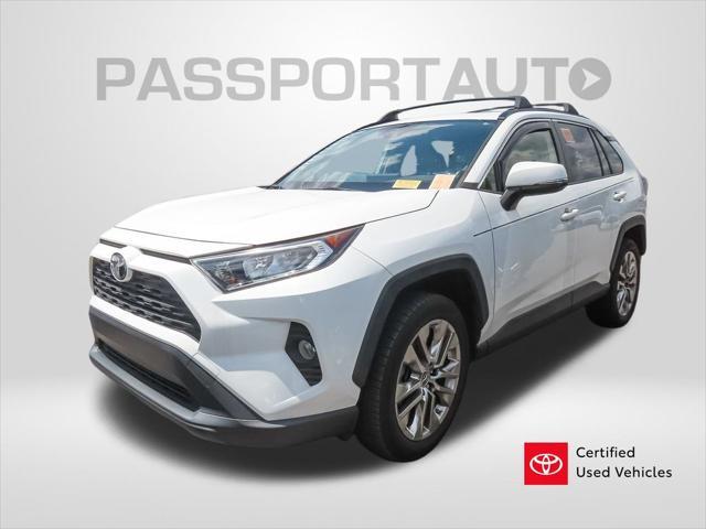 Photo of 2019 Super White Toyota RAV4