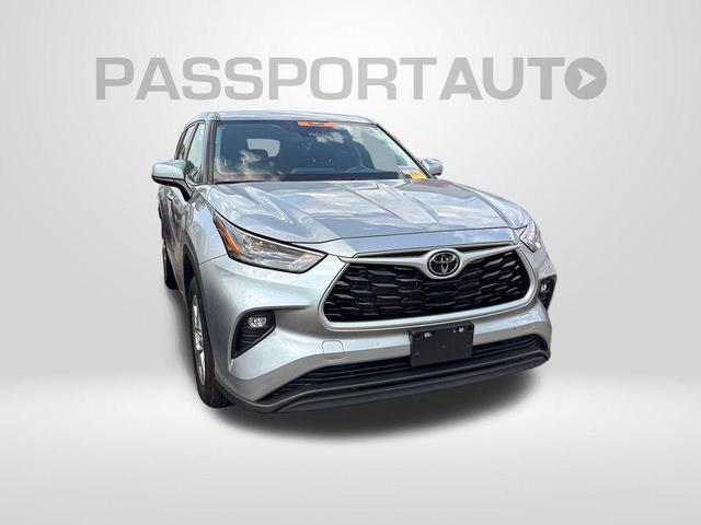 Photo of 2023 Celestial Silver Metallic Toyota Highlander