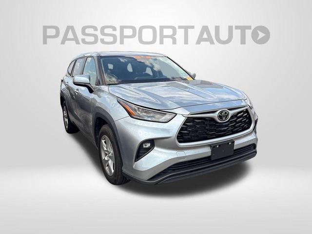 Photo of 2023 Celestial Silver Metallic Toyota Highlander