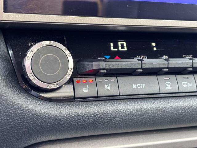 Photo of 2024 Midnight Black Metallic Toyota Tundra Hybrid